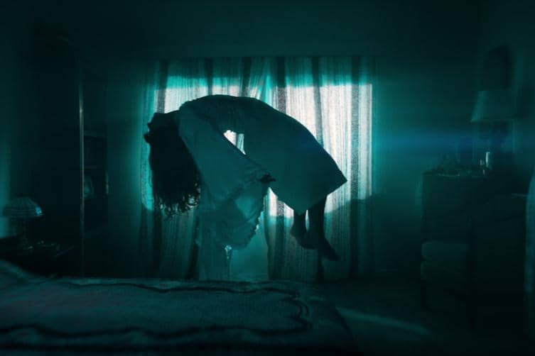 adegan dalam serial The Manhattan Alien Abduction