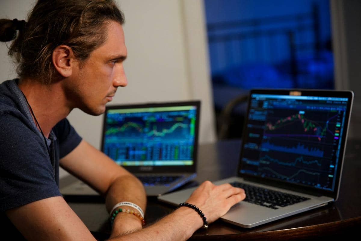 ilustrasi investasi saham