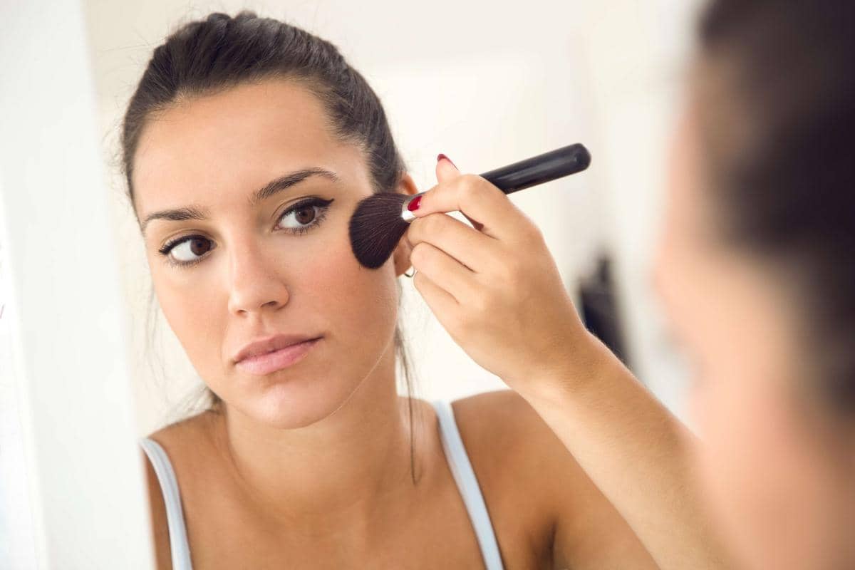 5 Tips Makeup buat Kamu yang Sering Touch Up Berkali-kali