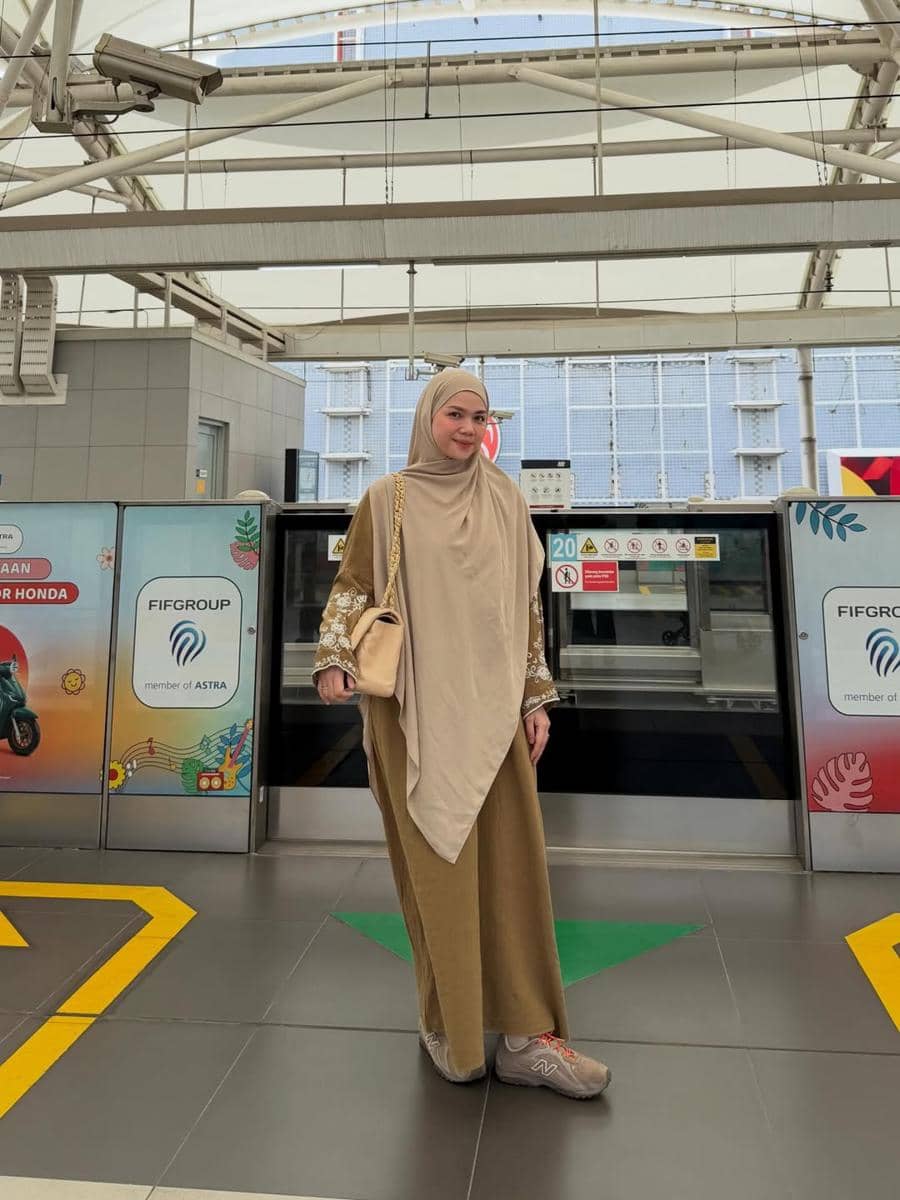OOTD Abaya dan Khimar ala Alfi Siregar