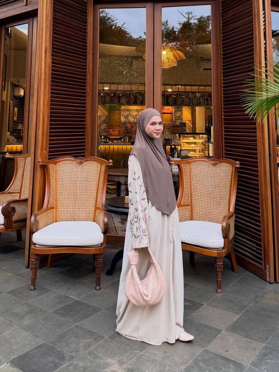 OOTD Abaya dan Khimar ala Alfi Siregar