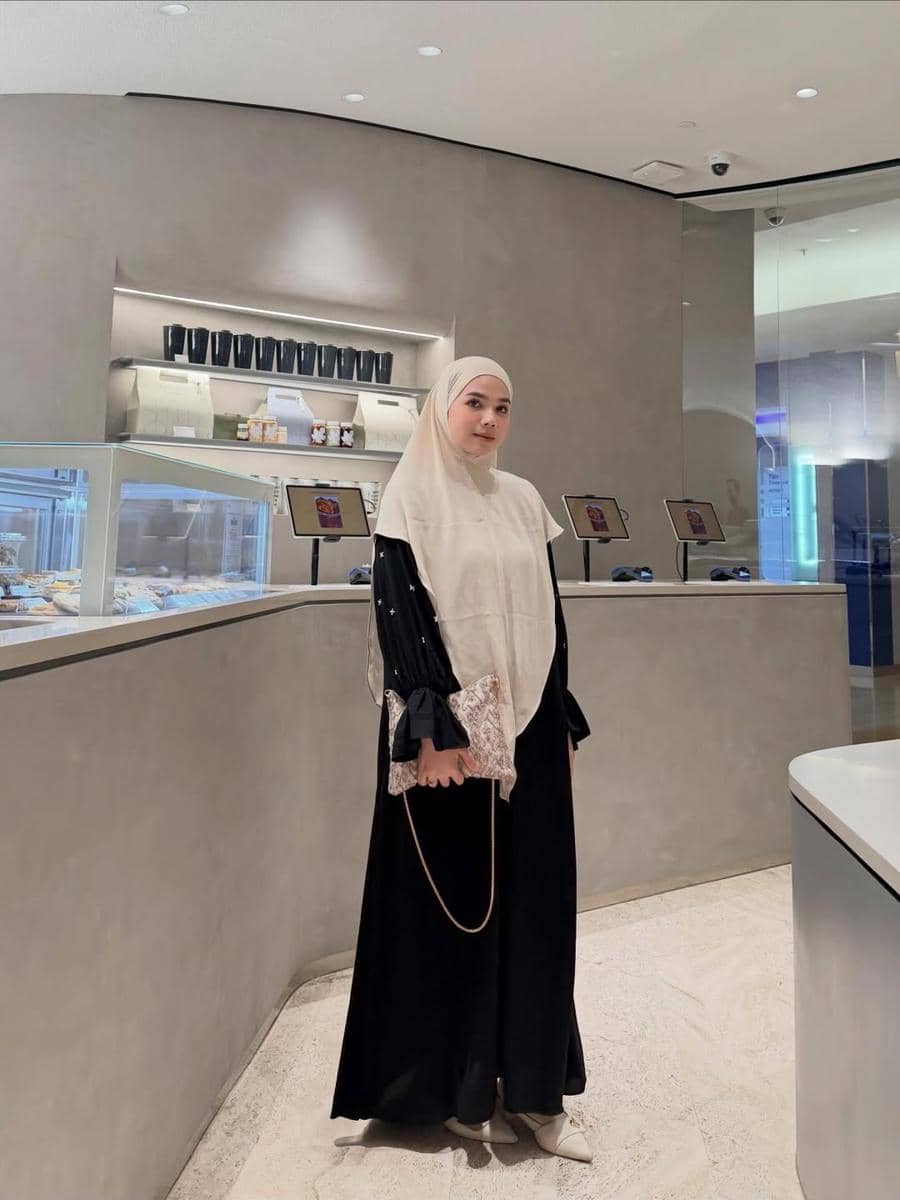 OOTD Abaya dan Khimar ala Alfi Siregar