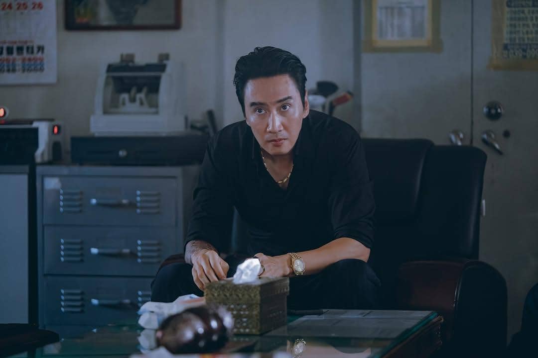 Park Ho Cheol (Lee Kwang Soo) dalam drakor Gold Land 