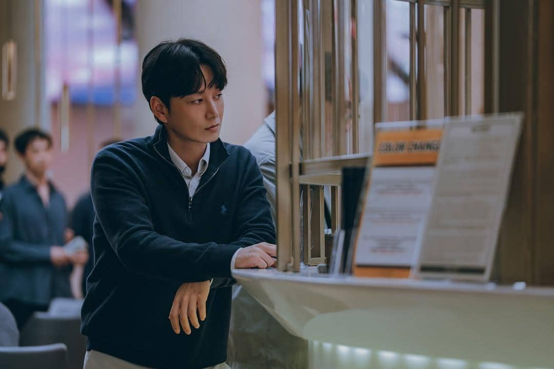 Lee Do Kyung (Lee Hyun Wook) dalam drakor Gold Land 