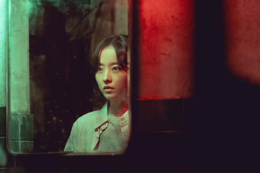 Kim Hee Ju (Park Bo Young) dalam drakor Gold Land 