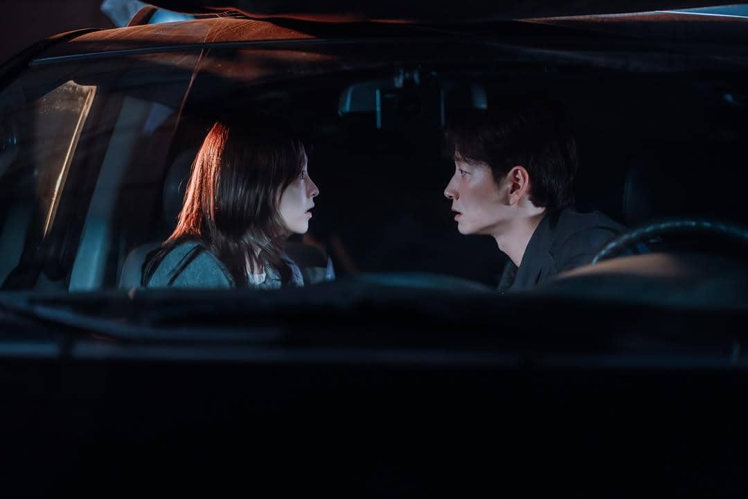 Kim Hee Ju (Park Bo Young) dan Lee Do Kyung (Lee Hyun Wook) dalam drakor Gold Land 