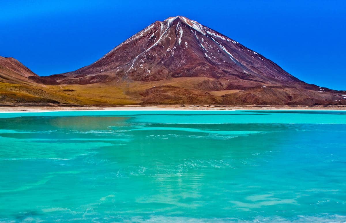 5 Fakta Laguna Verde, Danau Hijau Beracun di Bolivia