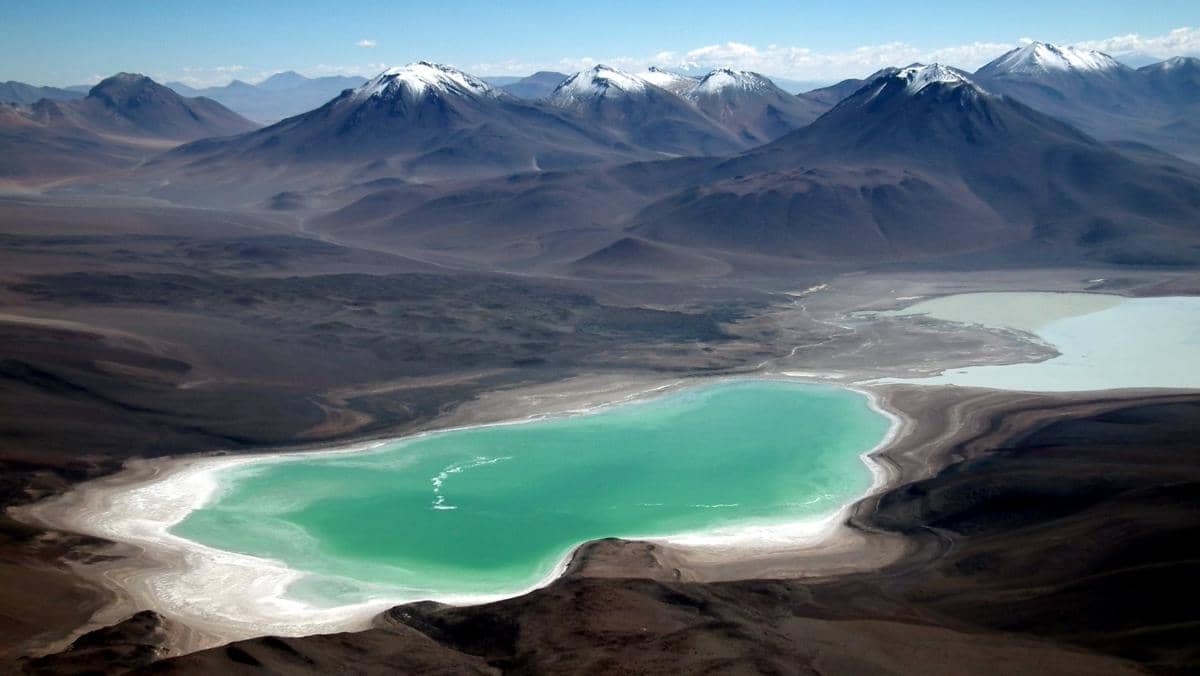 Laguna Verde berada di ketinggian sekitar 4.300 mdpl di kawasan Altiplano.
