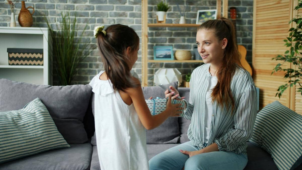 ilustrasi orangtua dan anak