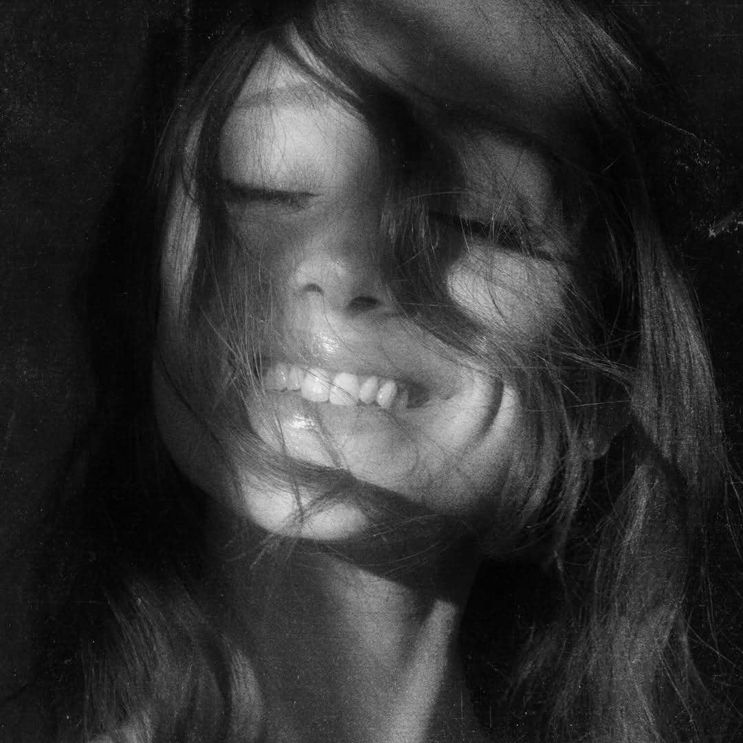 Cover album petal milik Ariana Grande