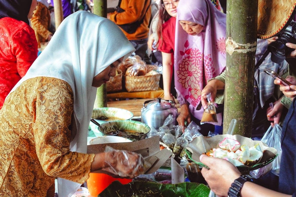 Masyarakat merayakan festival kuliner