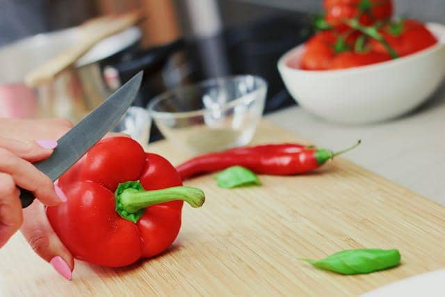 Rahasia Cara Memotong Paprika Bersih yang Benar Tanpa Biji Berantakan, Bersih!