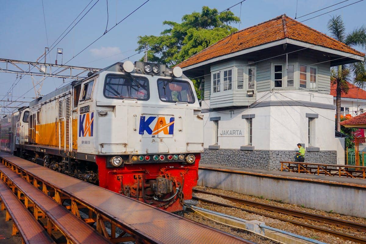 ilustrasi kereta api