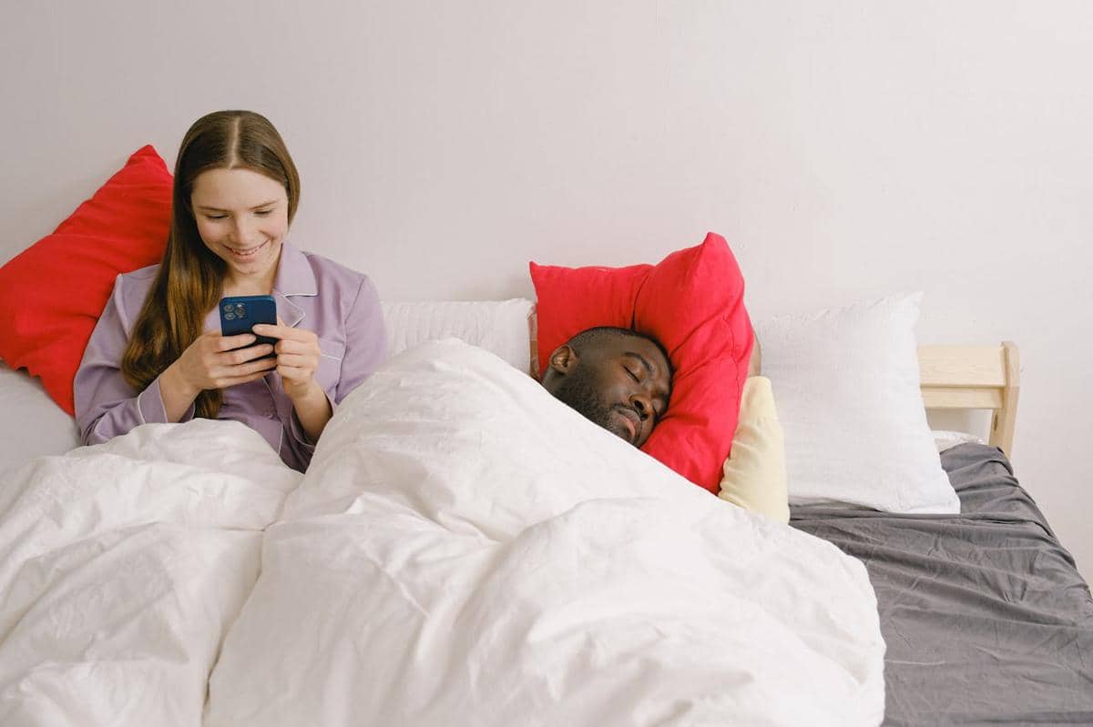 Micro Cheating dalam Hubungan, Ini 6 Tanda yang Sering Tak Disadari