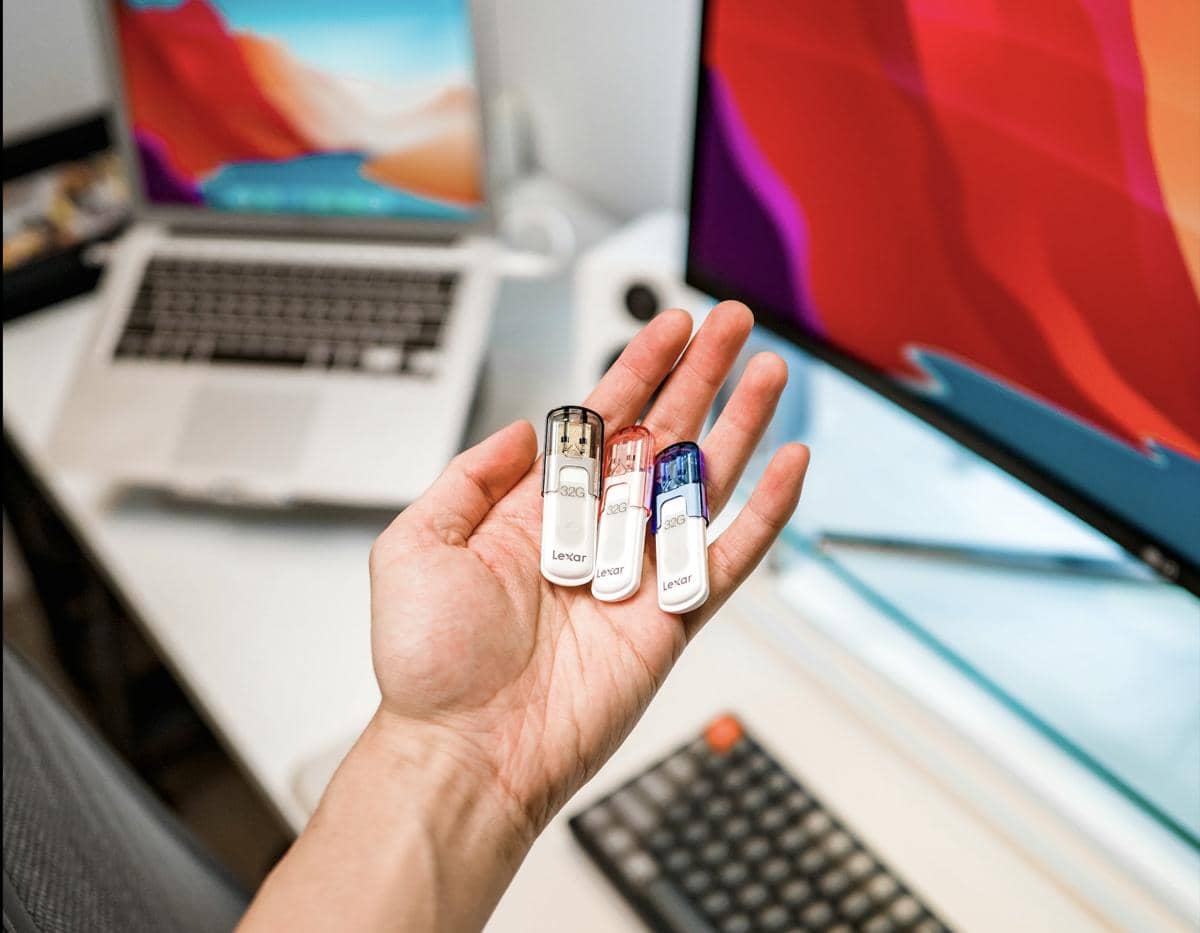 ilustrasi flash drive