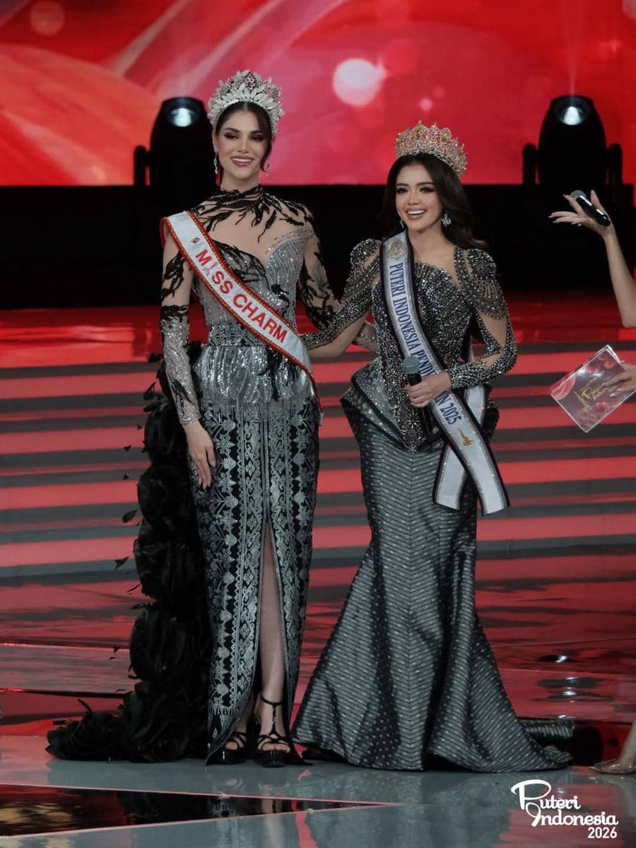 Ratu dunia mengenakan kebaya di malam final Puteri Indonesia 2026