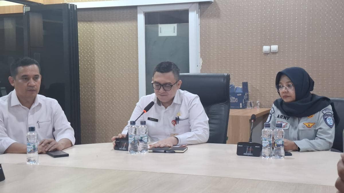 Kepala Bapenda Banten Berly Natakusumah saat menyampaikan program relaksasi bayar pajak (Dok. Khaerul Anwar)