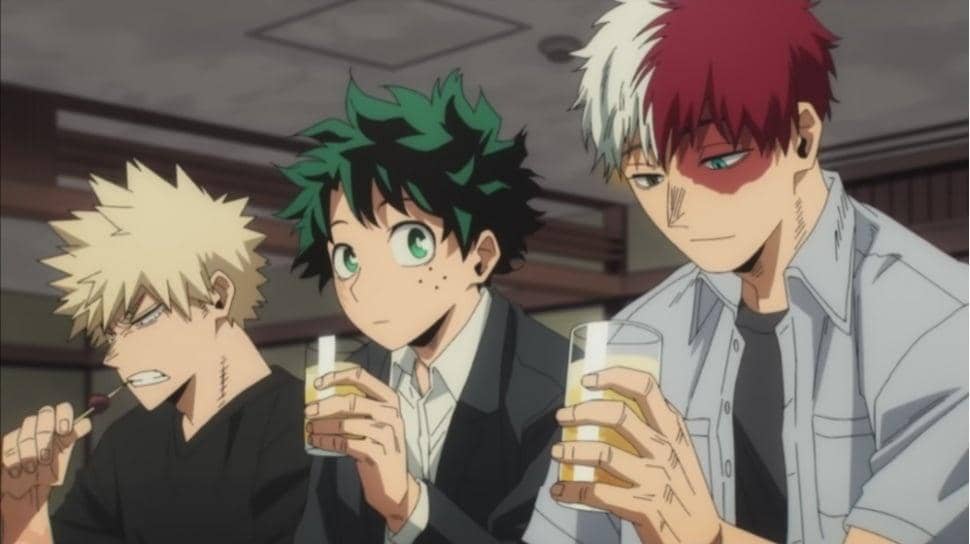 Tiga karakter anime My Hero Academia duduk bersama di meja sambil memegang minuman, tampak dalam suasana santai di dalam ruangan.