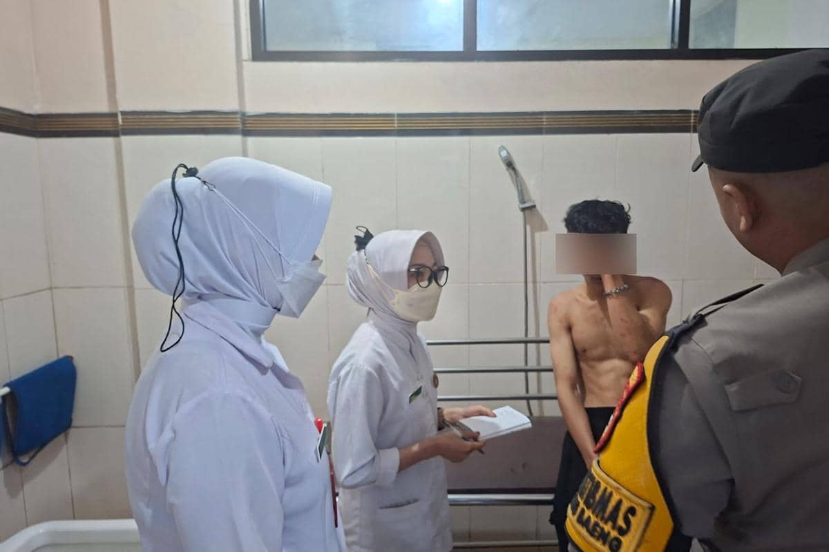 Polisi Selamatkan Begal Bersenjata Parang dari Amukan Massa di Manggala