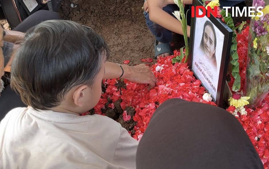 Dekapan Hangat Sang Nenek untuk Anak Harum Anjarsari: Ibu Lagi Bobo