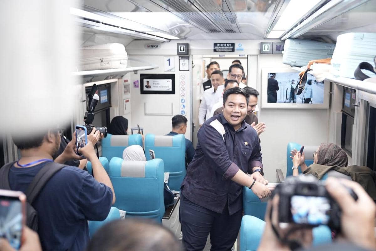 Tabrakan KA vs KRL, Legislator Gerindra Minta Izin Taksi Hijau Dicabut