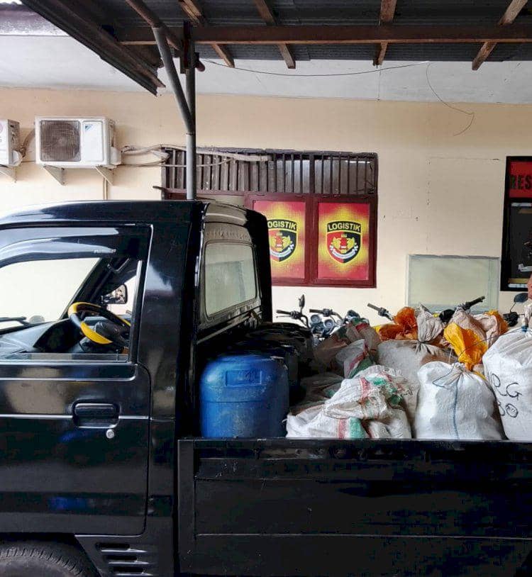 Polisi Ungkap Penyelundup Pertalite di Flores, BBM Dibeli dari SPBU