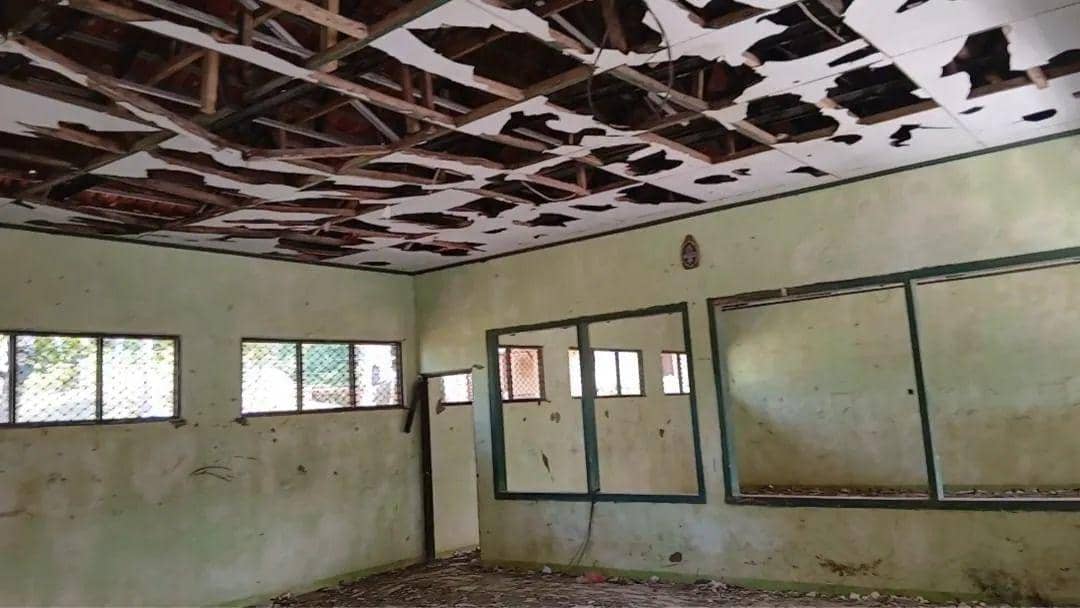 Ruang Kelas Rusak, Siswa SDN  Cimanggu Belajar di Perpustakaan dan UKS