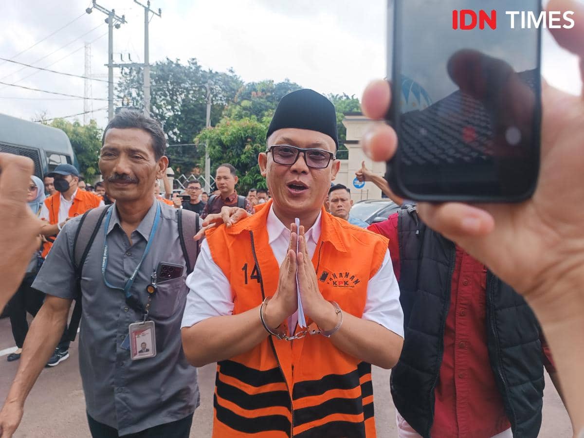 Kenakan Rompi Oranye, Eks Bupati Lamteng akan Jalani Sidang Perdana