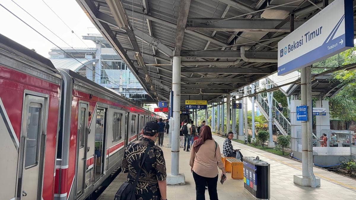 Usai Tabrakan Maut, Stasiun Bekasi Timur Kembali Beroperasi