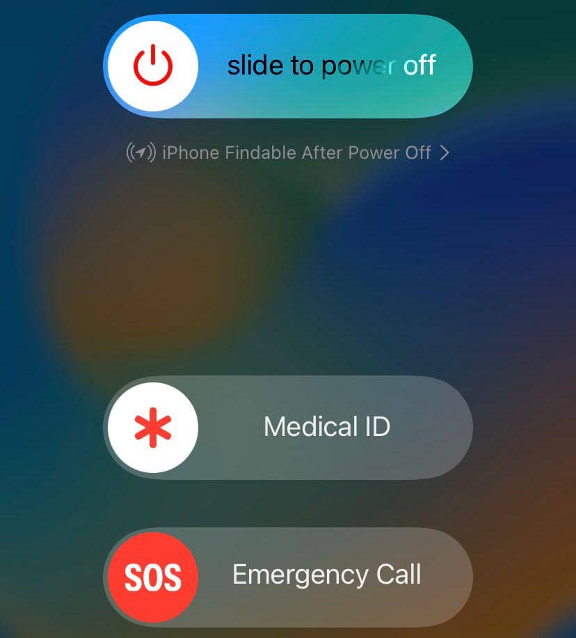 Layar iPhone menampilkan opsi untuk mematikan daya, melihat Medical ID, dan melakukan panggilan darurat SOS.