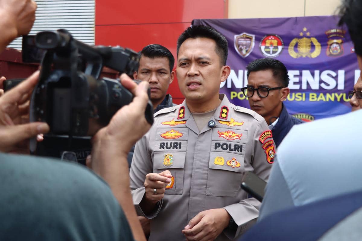 Polres Muba saat melakukan pers rilis terkait aktivitas illegal drilling. (Dok. Polres Muba)