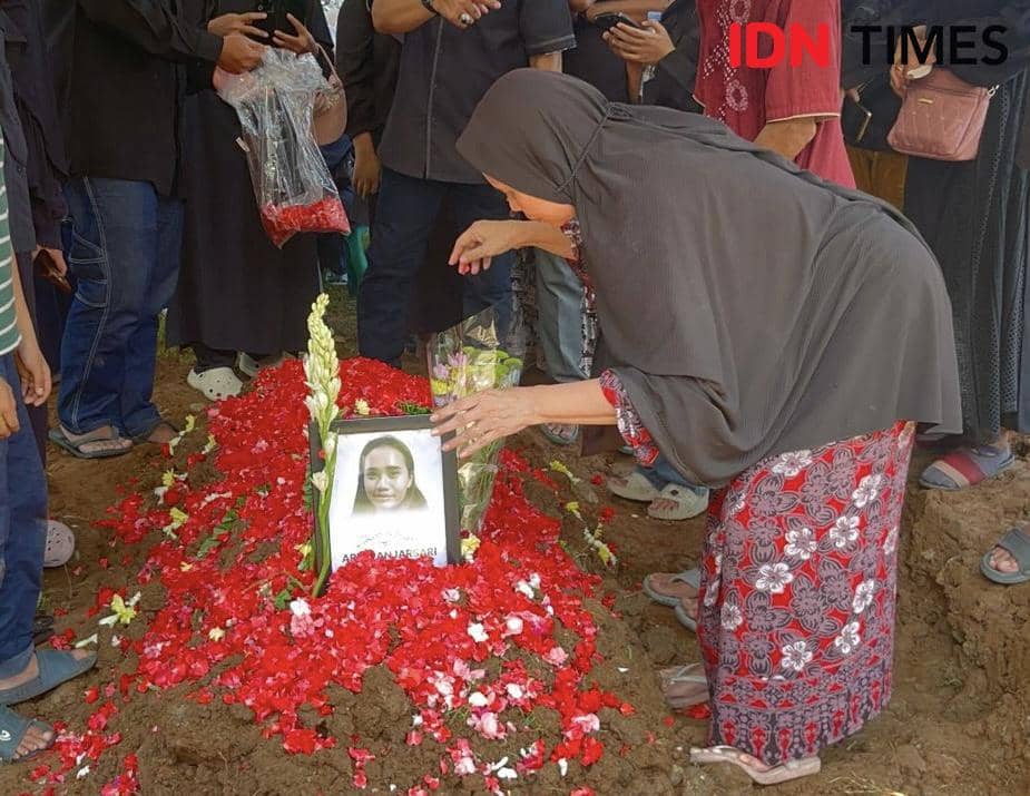 Cerita Suami Harum Korban Kereta Bekasi: Telepon Istri Diangkat Damkar