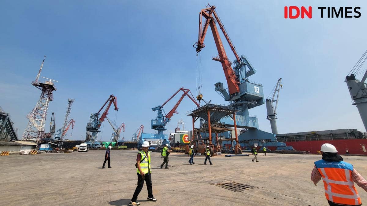 Aktivitas PTP Nonpetikemas di Pelabuhan Tanjung Priok
