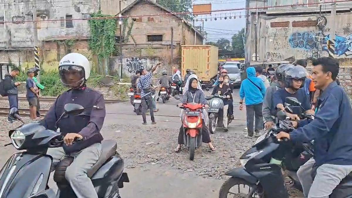 Pelintasan Sebidang Bekasi Timur Dijaga 17 Jam Usai Kecelakaan Kereta