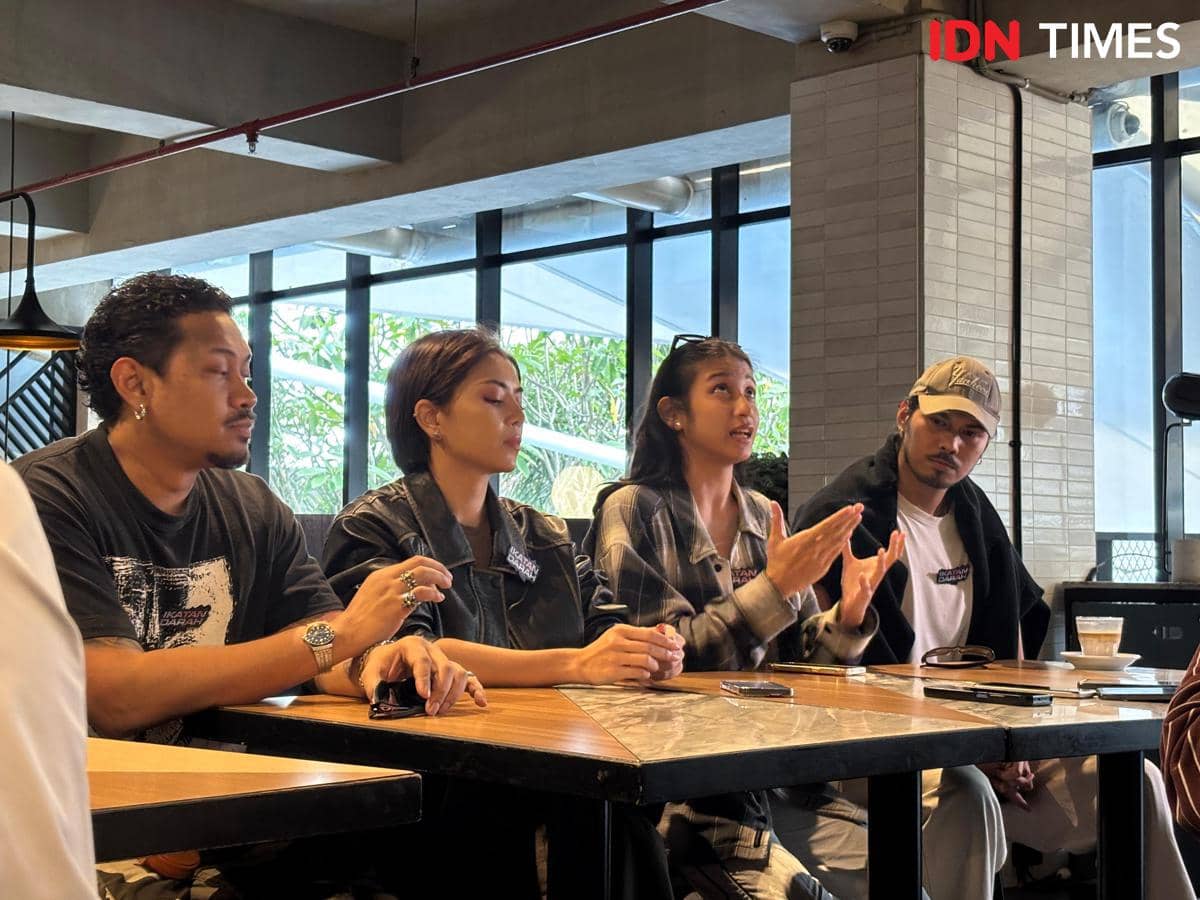 Jumpa pers pemeran film Ikatan Darah, di Yogyakarta, Selasa (28/4/2026). (IDN Times/Herlambang Jati Kusumo)