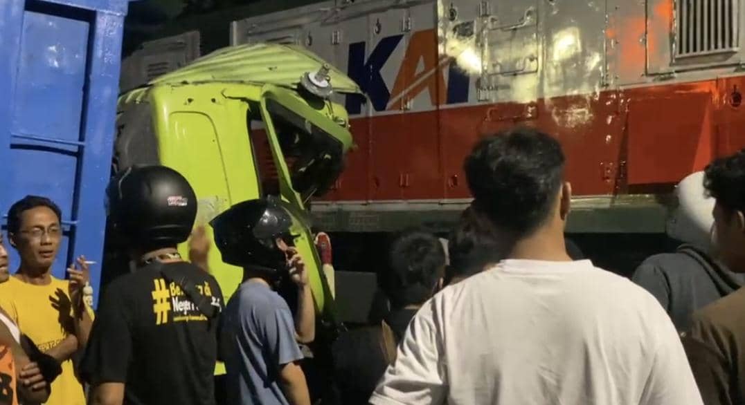 Kecelakaan kereta api dengan truk di Blitar. IDN Times/istimewa