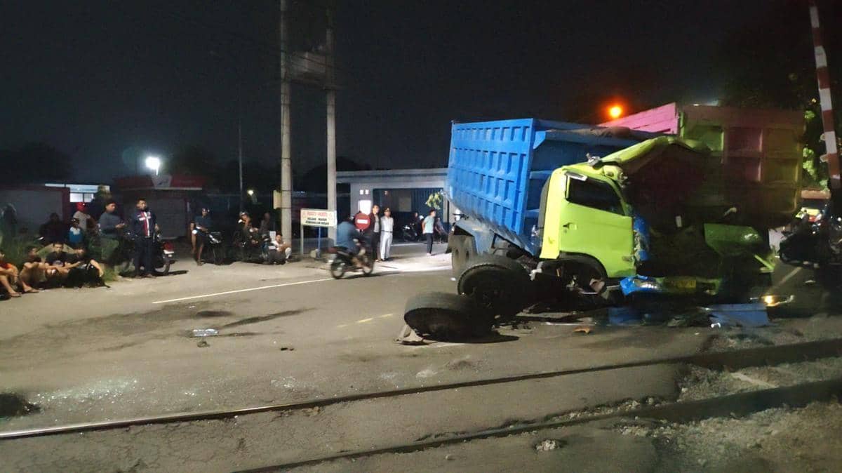 Kecelakaan kereta api dengan truk di Blitar. IDN Times/istimewa