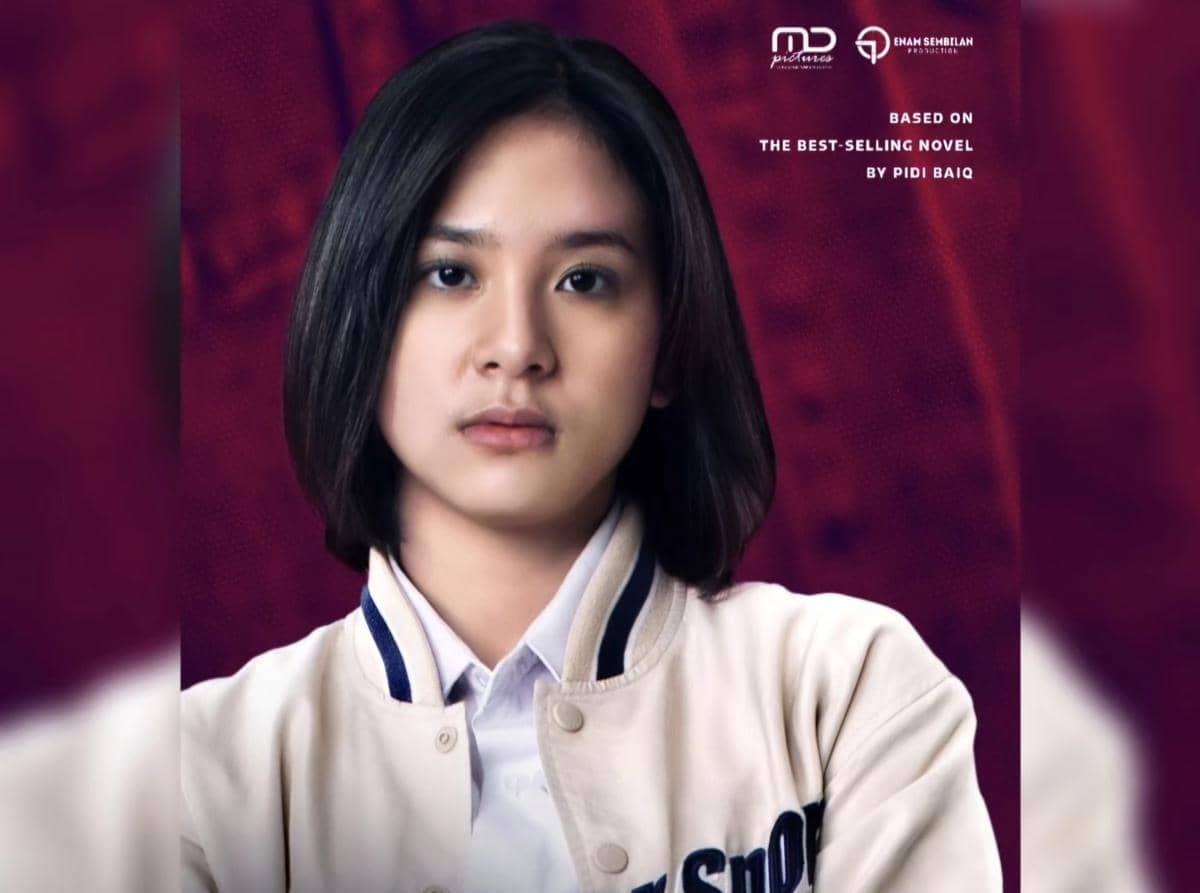 Zee Asadel sebagai Ancika dalam Ancika: Dia yang Bersamaku 1995