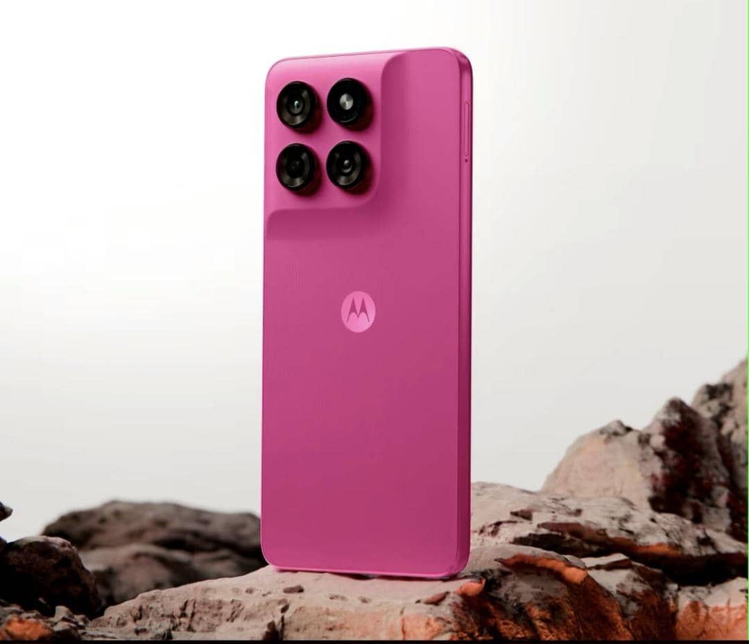 Motorola Moto G47 warna pantone fuchsia red 