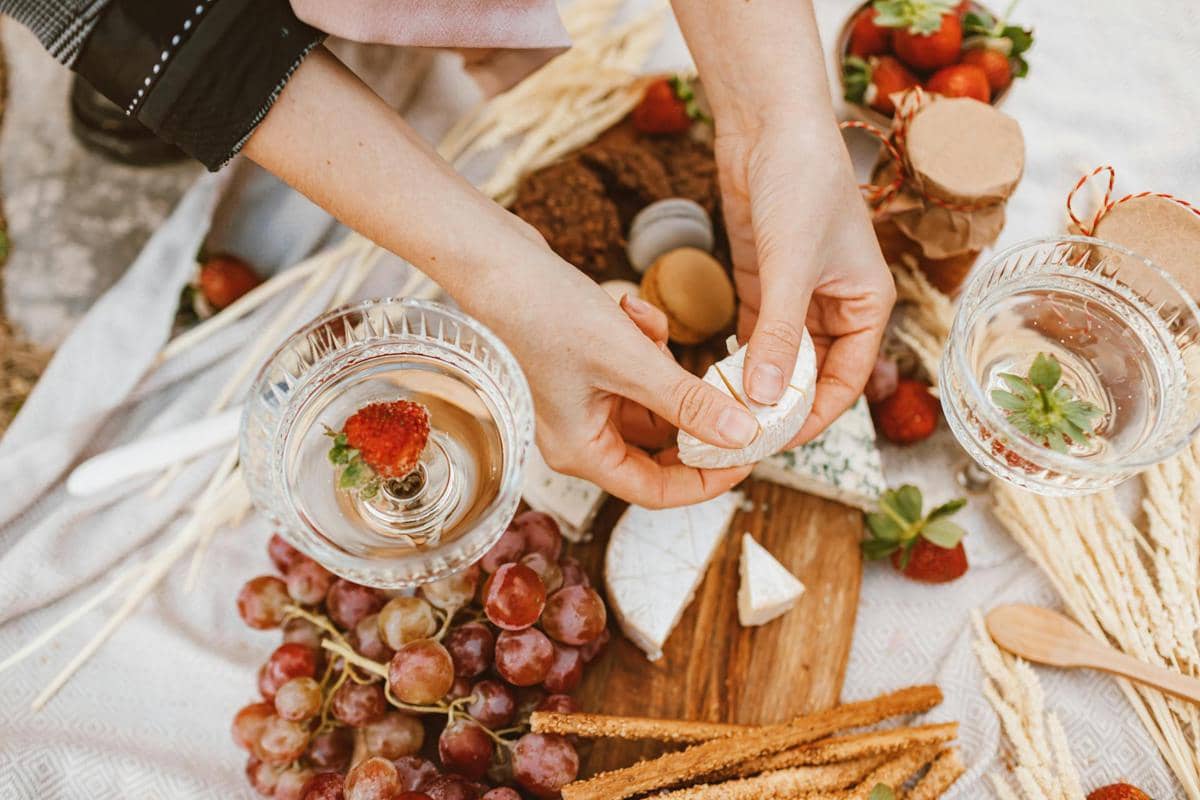 ilustrasi cheese platter 