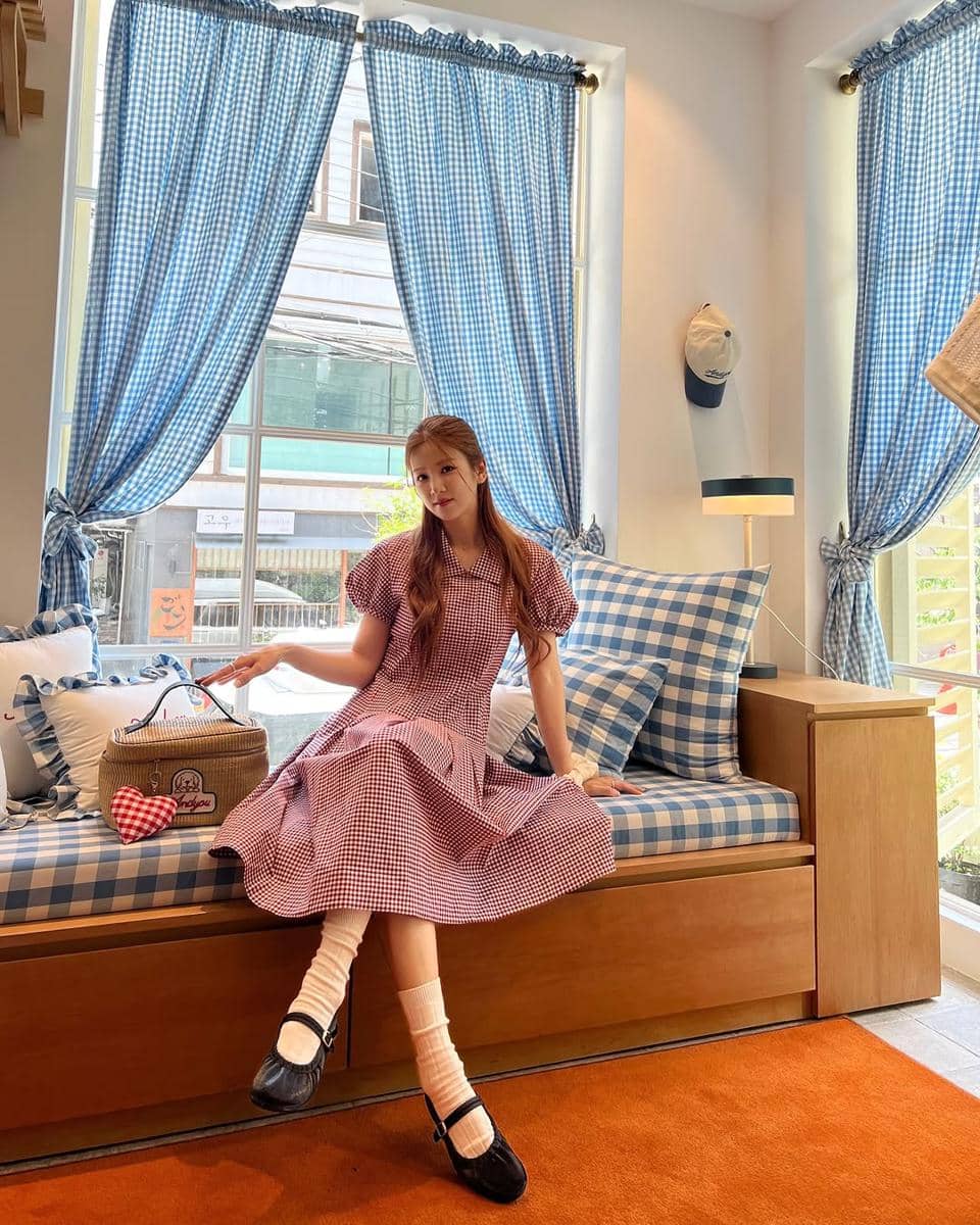 ide OOTD girly ala Chorong Apink