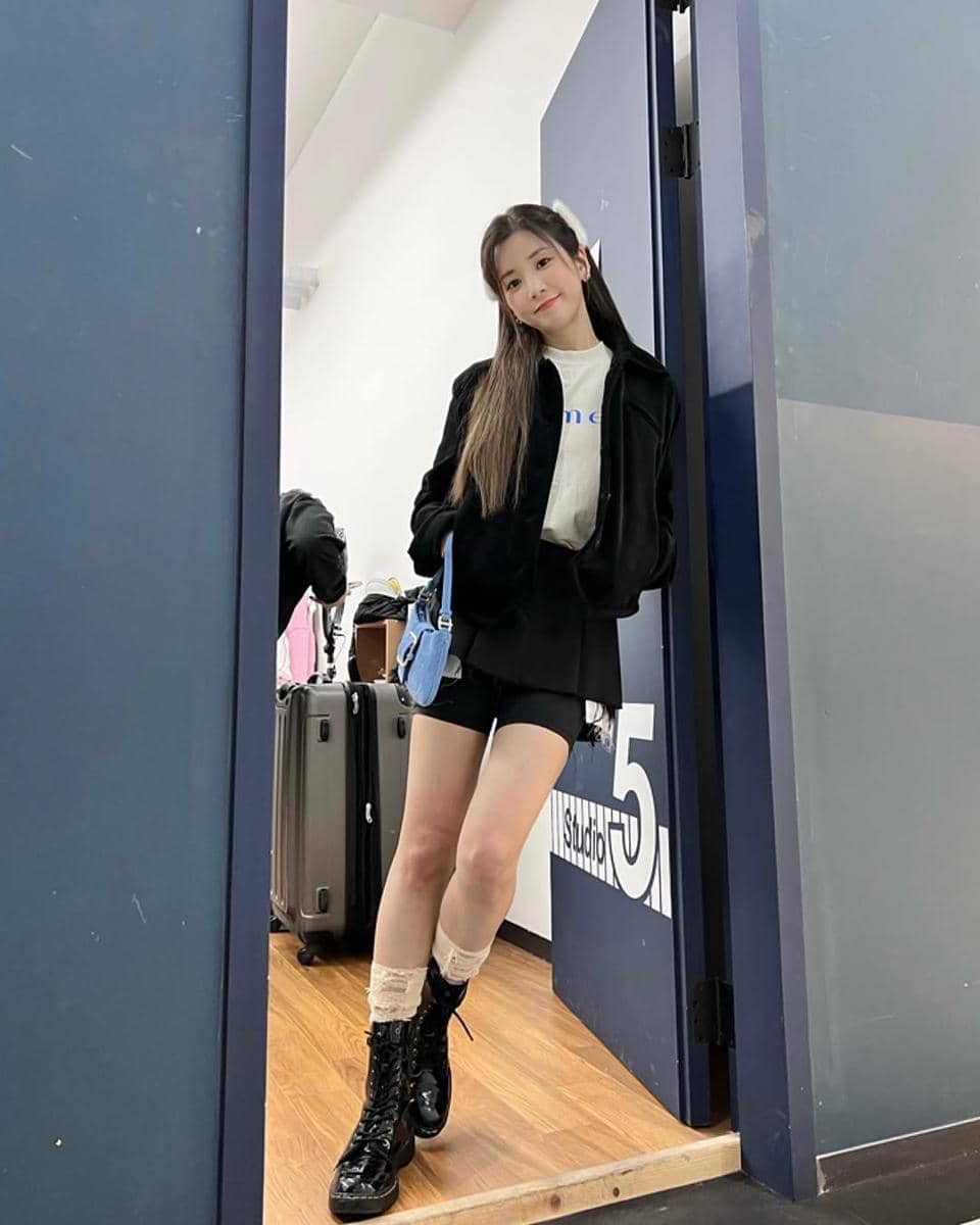 ide OOTD girly ala Chorong Apink