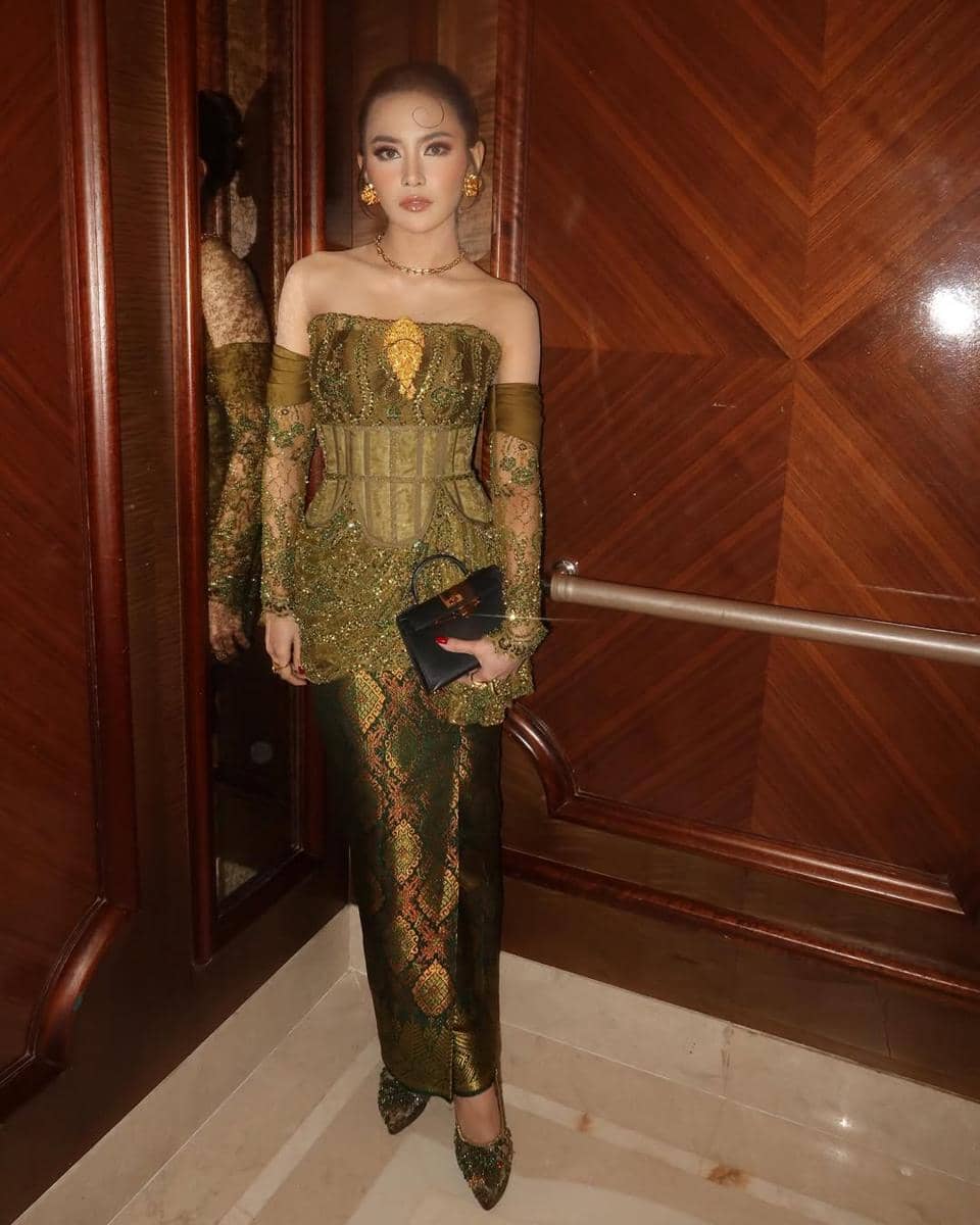 outfit kondangan ala artis
