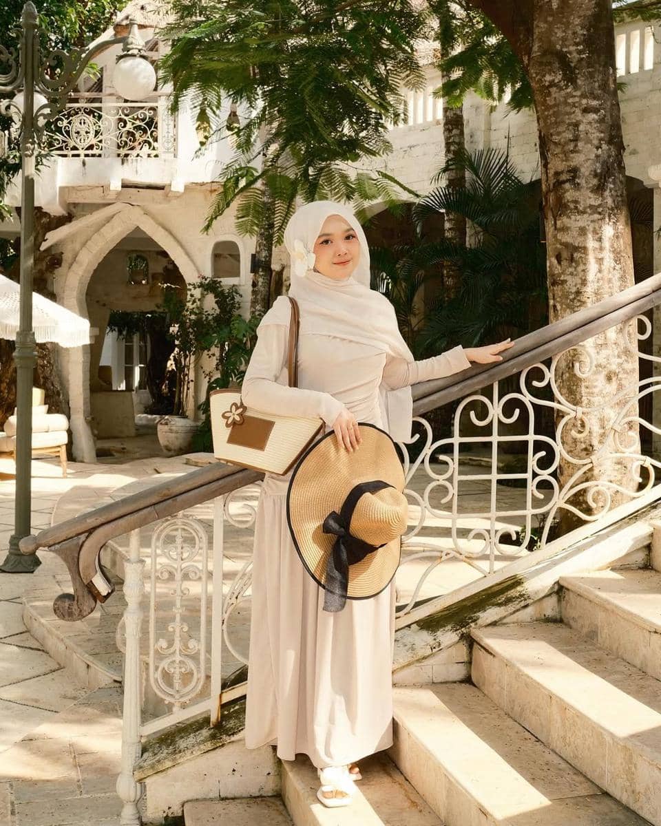 OOTD ke Pantai ala Adhiva Amalia