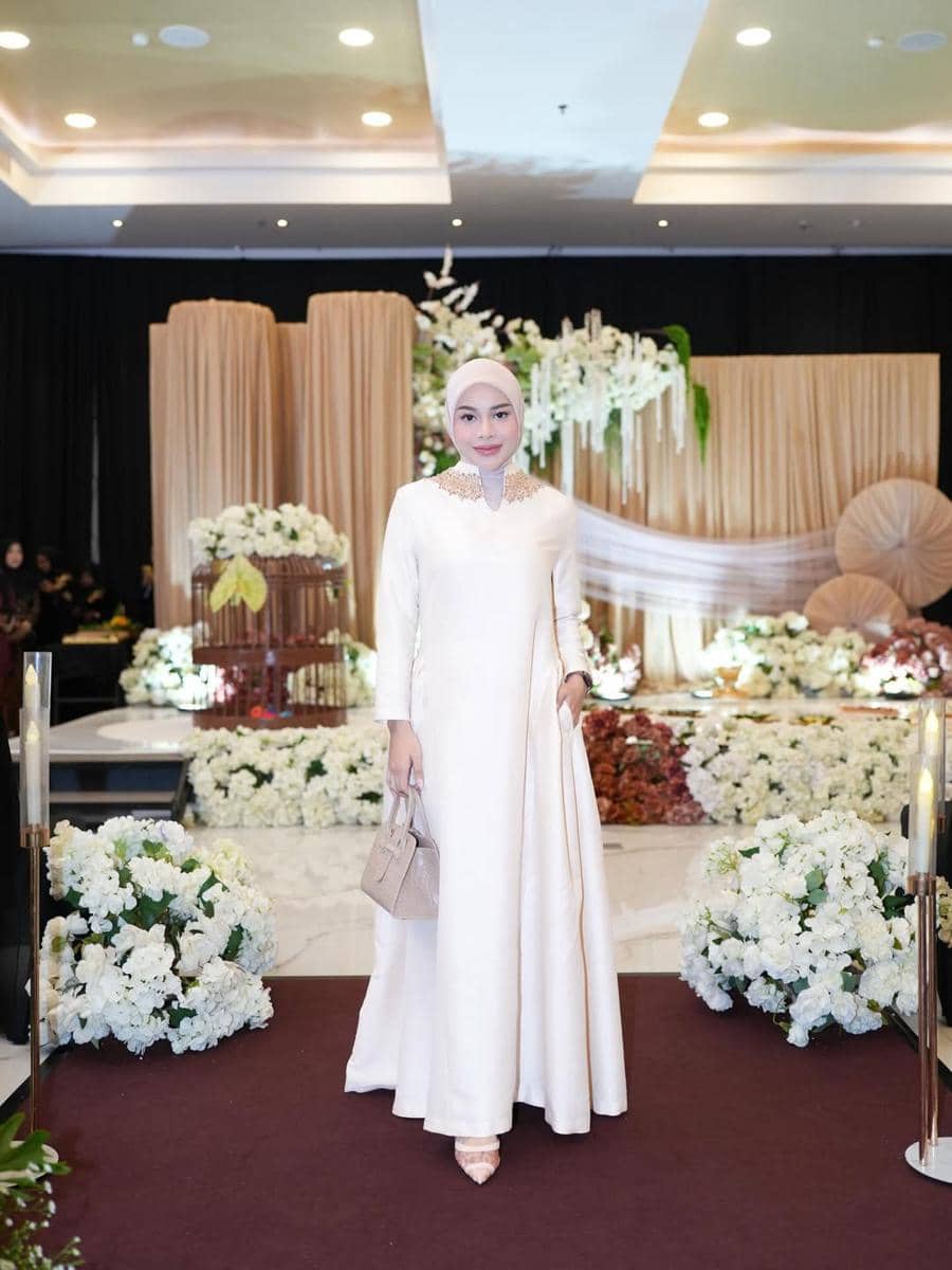 outfit kondangan ala artis