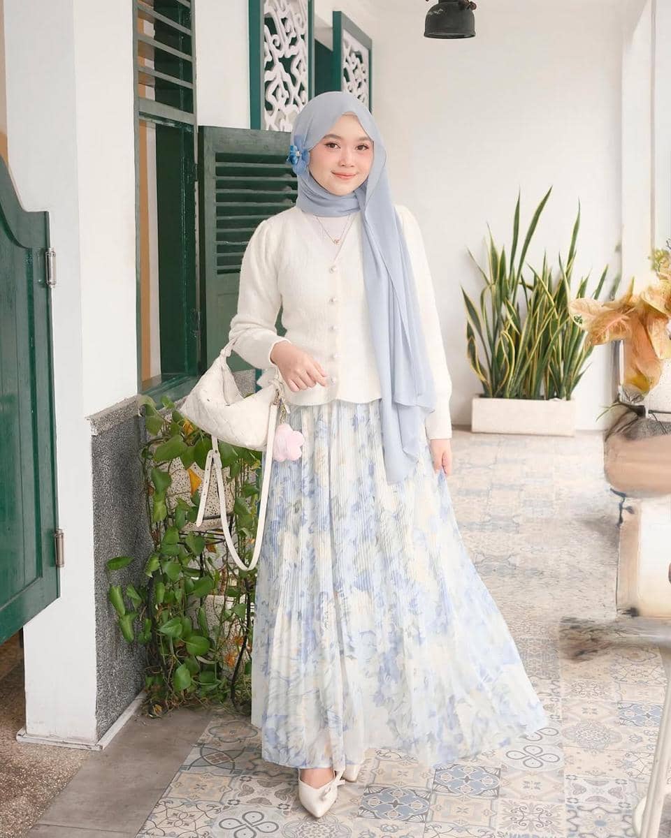 OOTD ke Pantai ala Adhiva Amalia
