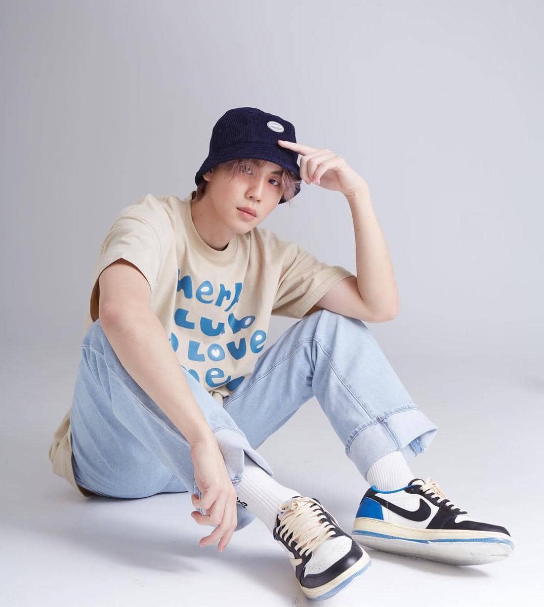 OOTD Sneakers ala Prem Warut