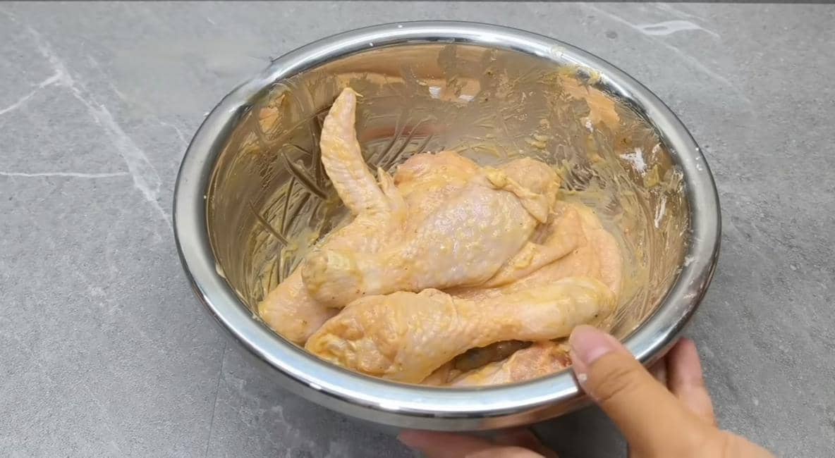 ilustrasi marinasi daging ayam