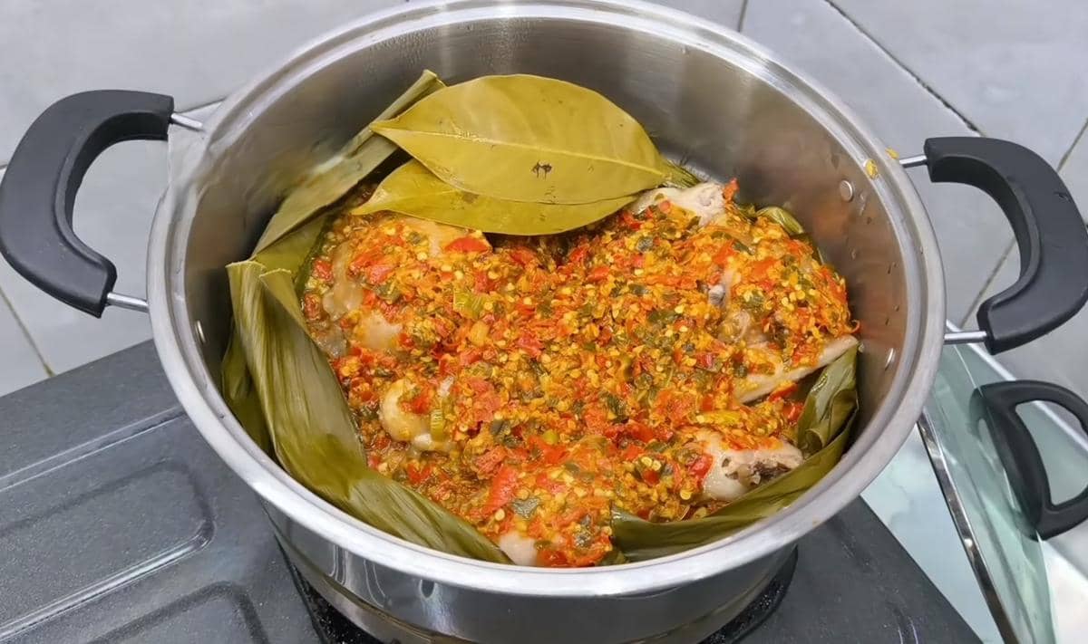 Resep Ayam Songkem Pedas Gurih, Menu Tradisional yang Bikin Ketagihan