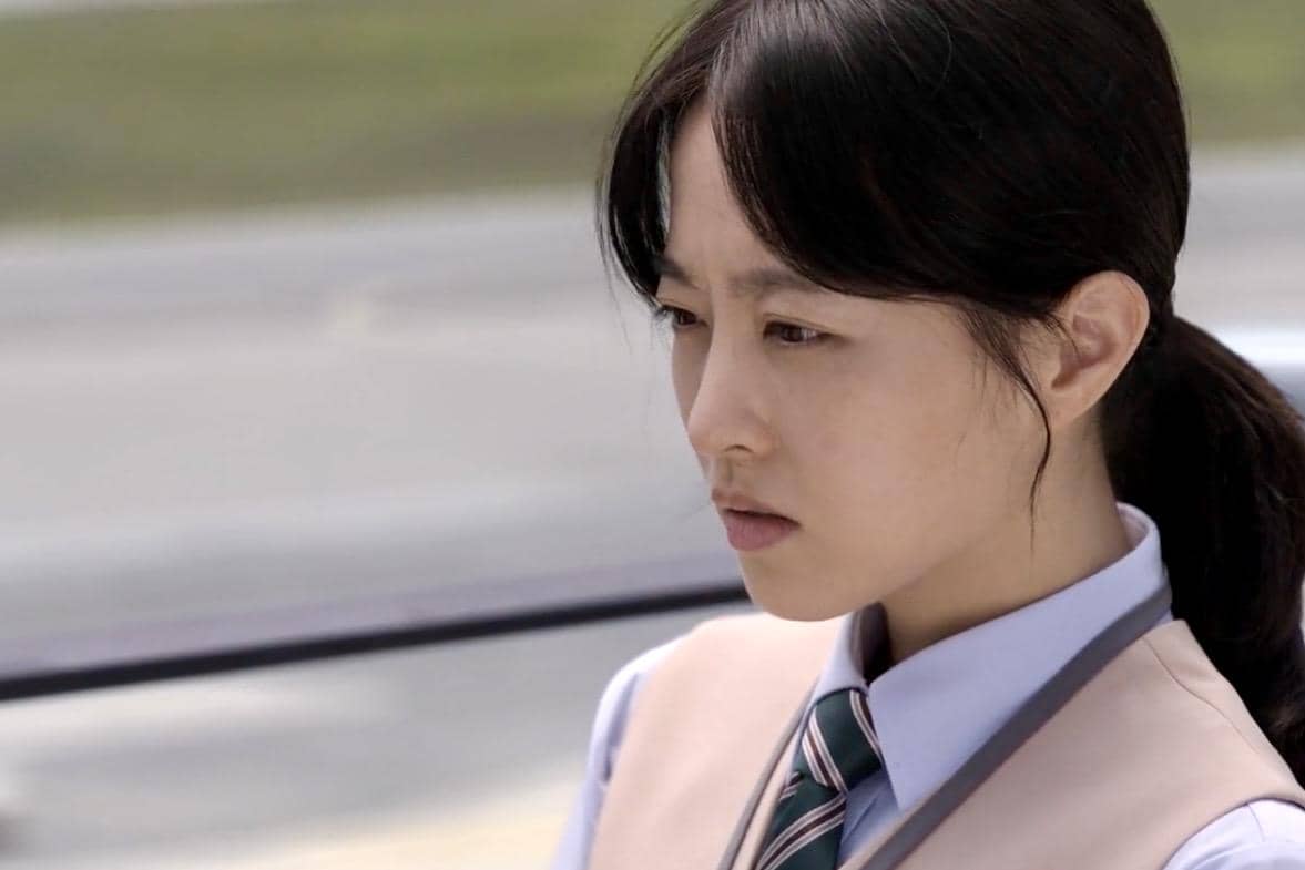 Kim Hee Ju (Park Bo Young) dalam drakor Gold Land 